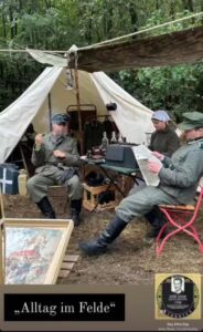 Konstantin Steglich (links) am 14. September 2024 beim 18. Militärtechniktreffen Großrabe