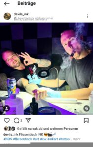 Konstantin Steglich (rechts) tattowiert Nazi Rapper Proto von NDS